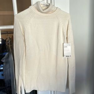 Athleta, Mesa hybrid, Teaneck sweater. Medium NWT